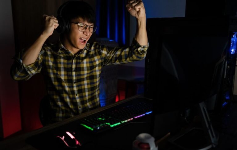 LoL Elo Boost vs. Solo Play: Which Is Right for You?