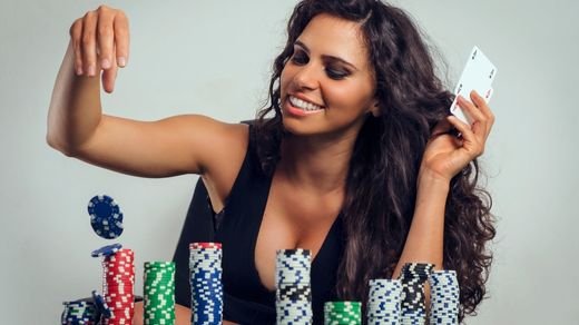 The Influence of Technology on Online Poker Strategies